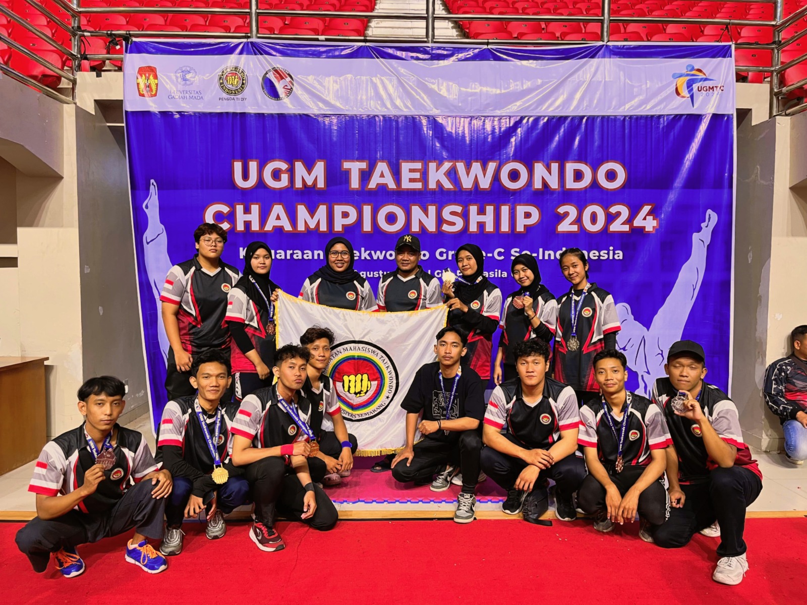 UKM Taekwondo USM Boyong 4 Emas, 4 Perak, dan 3 Perunggu di UGM